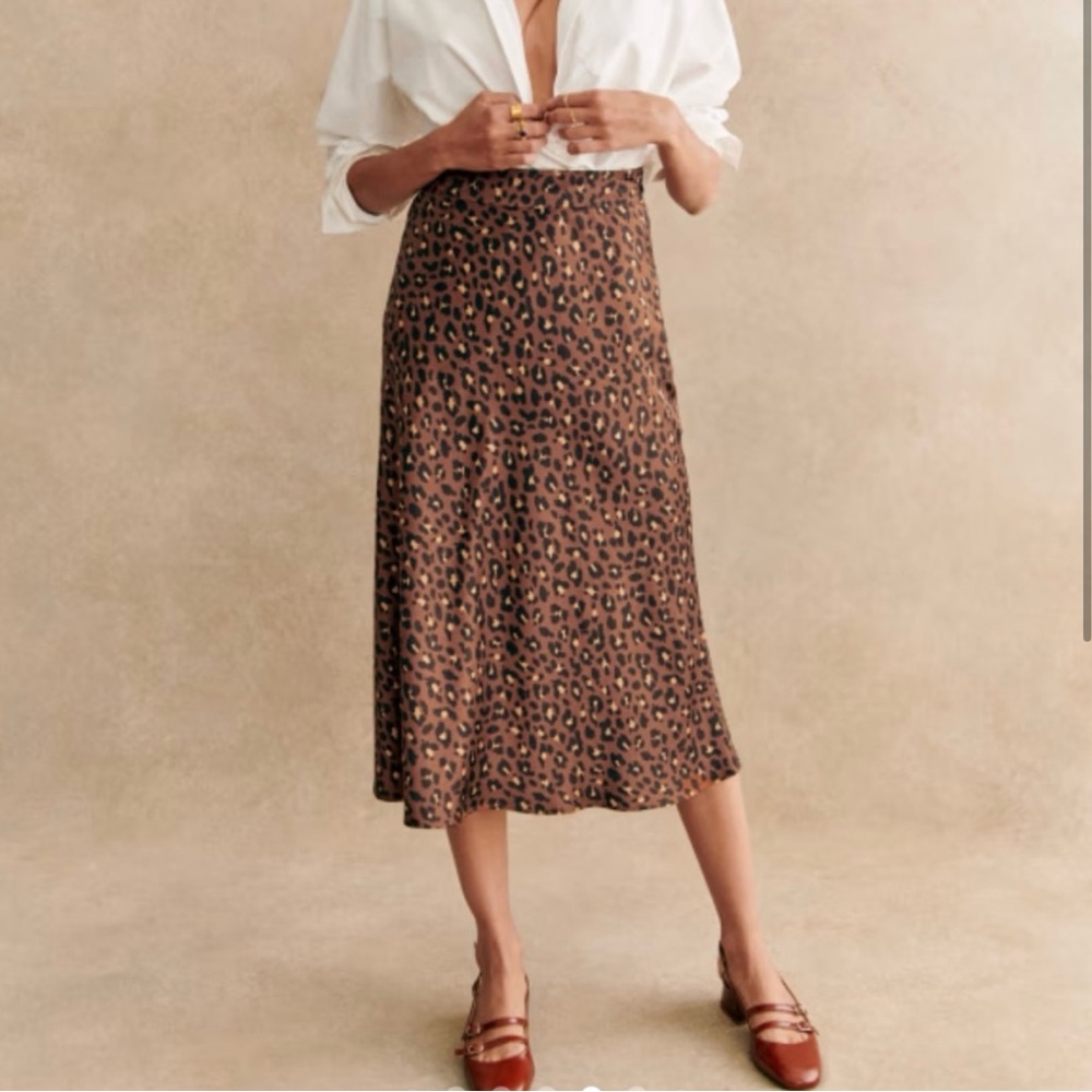 Sezane Sandy skirt in Leo print.